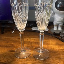Bride & Groom Heart-Design Champagne Flutes – Wedding Toast Set