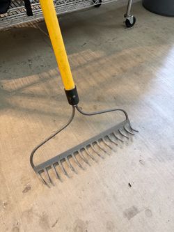 Structron Construction Rake with Yellow Handle