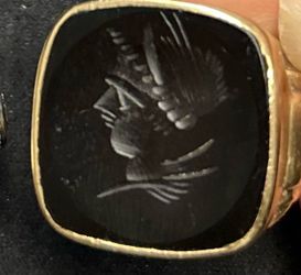 Vintage Men's 14K Yellow Gold Black Onyx Intaglio Roman Soldier Ring.
