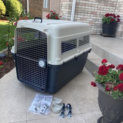 2XL dog crate (48x32x36)- small crack on buttom but have put gorilla glue