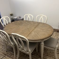Realyn Dining Room Table - 6 Chairs