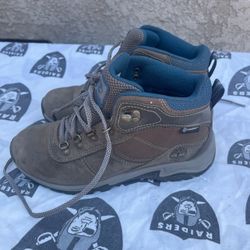 Women’s Timberland  Hiking Boots Size  6.5