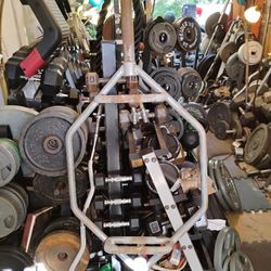 DUMBBELLS  /  PLATES  /  BARS  /  KETTLEBELLS  /  BENCHES  /  MEDICINE  BALLS  :  AVAILABLE 