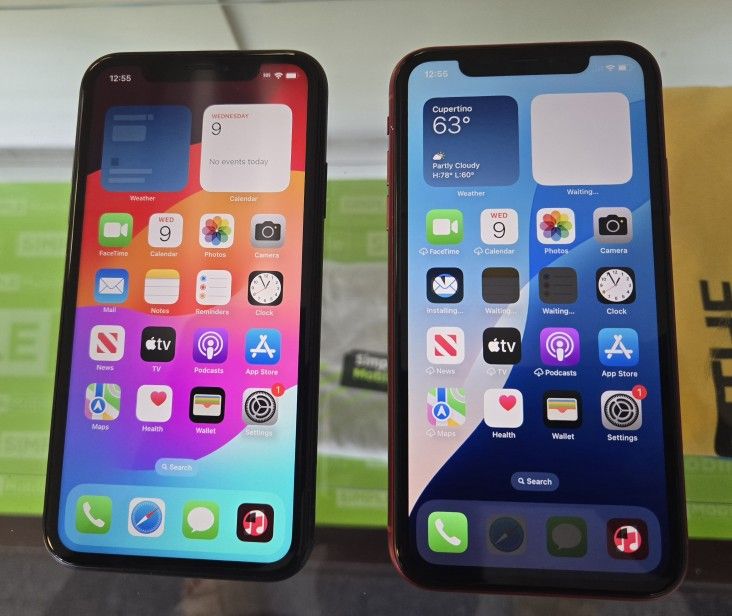 Unlocked IPhone XR - 64GB - ANY CARRIER - $220