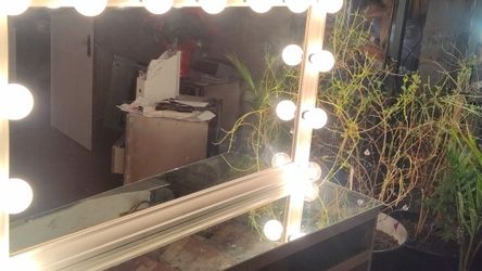 Lighted Hollywood Vanity