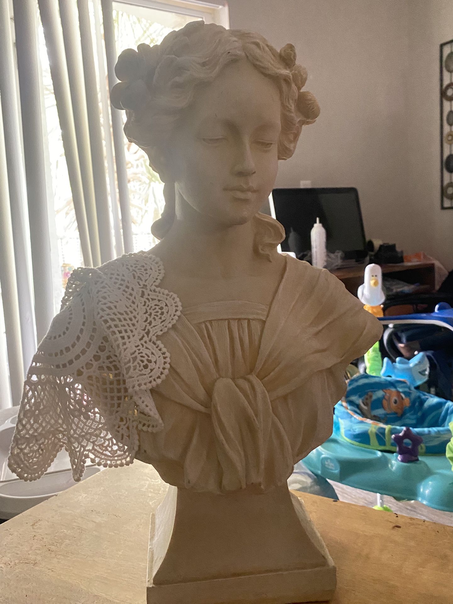 Statue/ Figurine