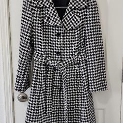 Woman's Coat Size Medium