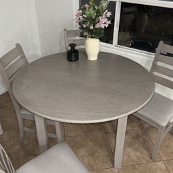 Round Dining Table 