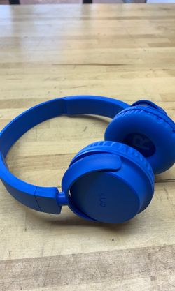 On wireless on ear headphones