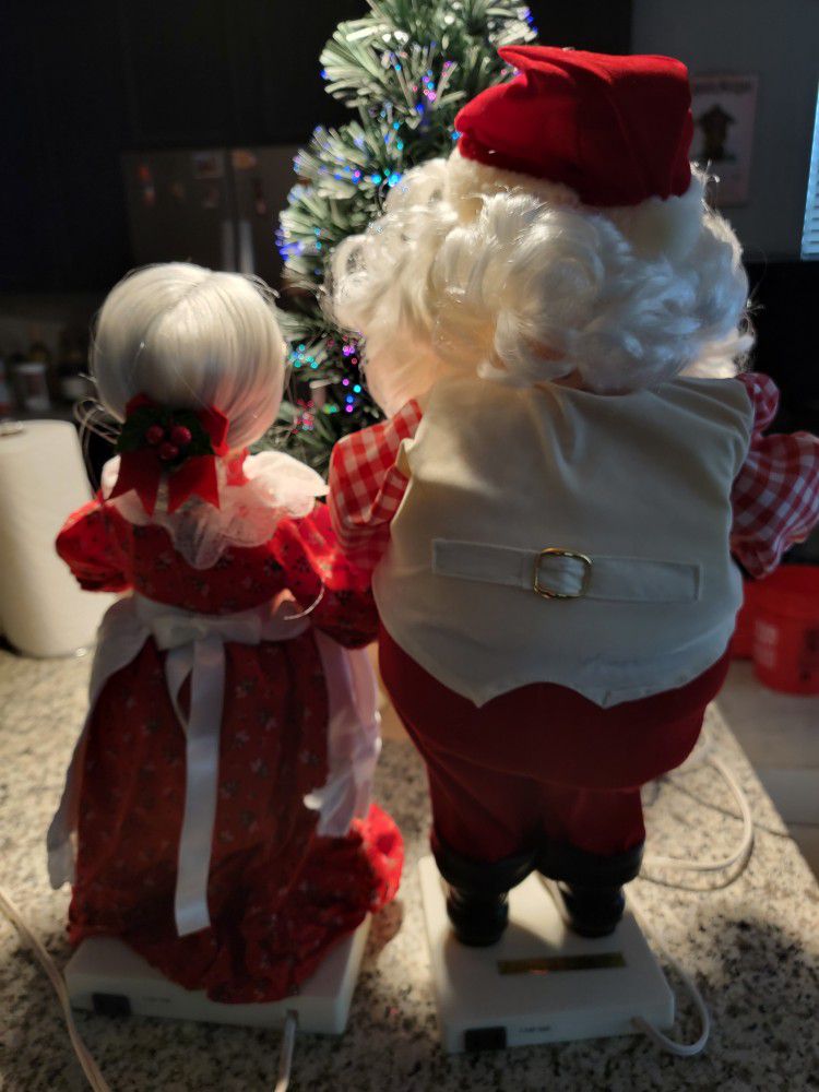 Vintage Telco Mommy Kissing Santa Clause Motionettes