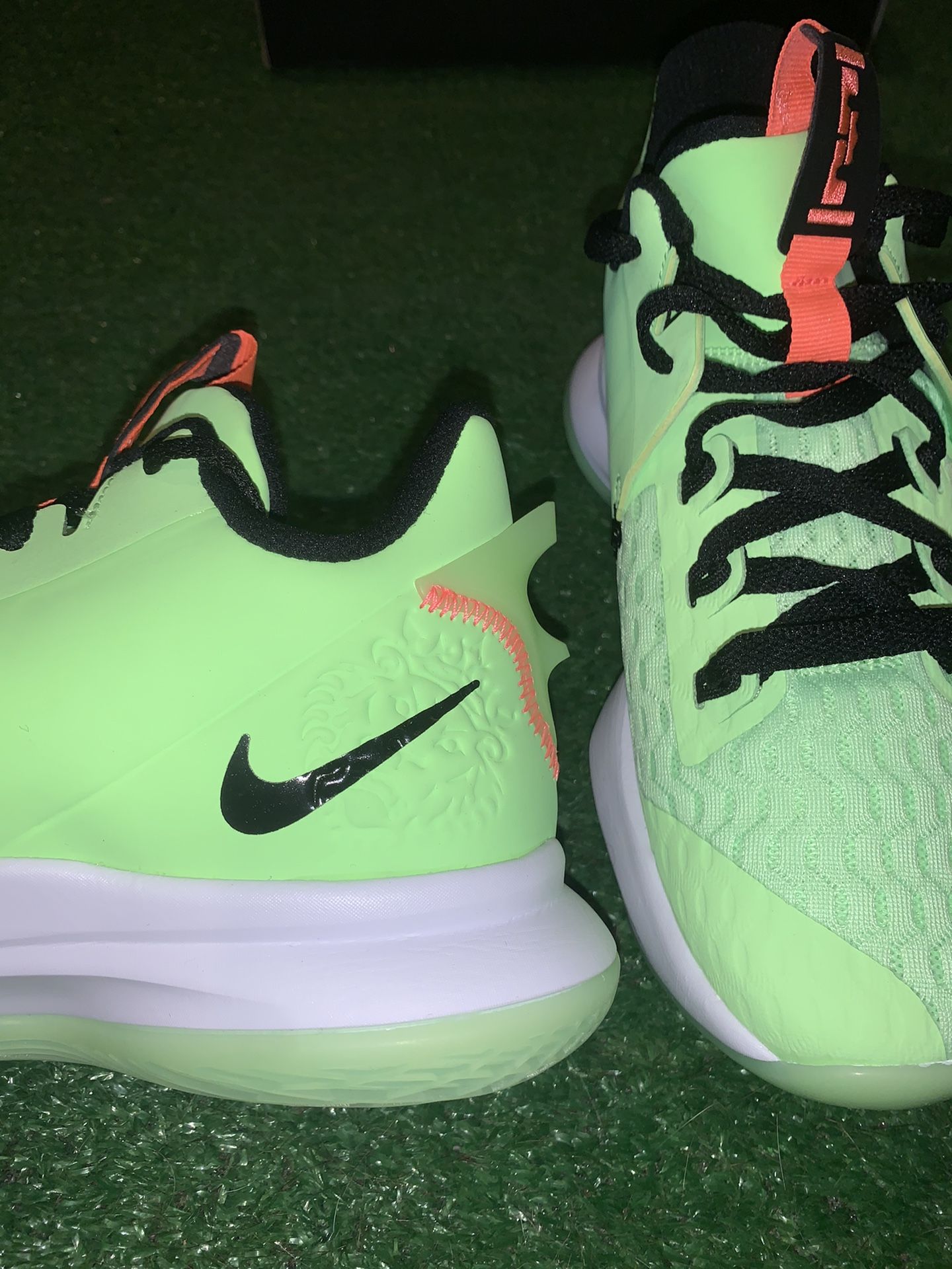 Nike Lebron Witness 5