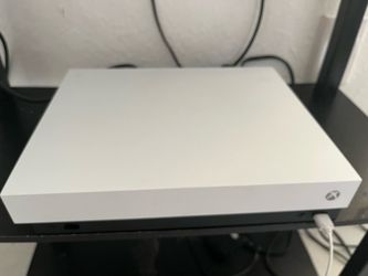 Xbox one 1TB With Curve Monitor