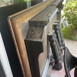 Dining room table In pretty good condition