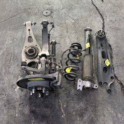 (622) 18-24 Chevy Chevrolet Equinox Right Rear suspension knee assembly 2018 2019 2020 2021 2022 2023 2024