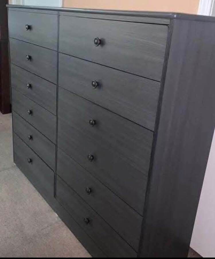 D. 12 Drawers 📦