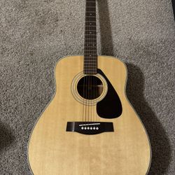 Yamaha Acoustic Guitar w/ Case 