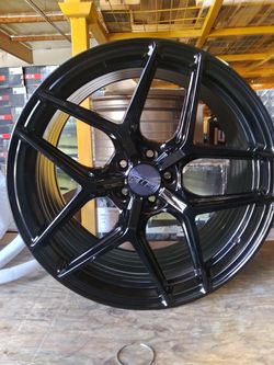 GLOSS BLACK SIZE 22X8.5 AND 22X10 OFFSET +15+ AND 20 C.B.73.5X120