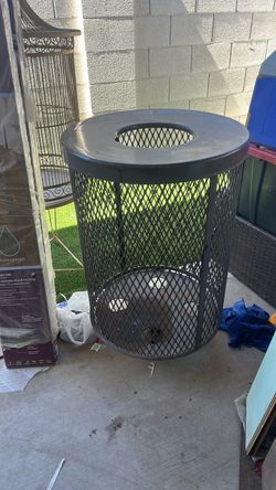 Trash receptacle