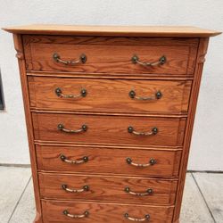 Like New High-End Oakwood Interiors Dresser Can Deliver Local If Needed
