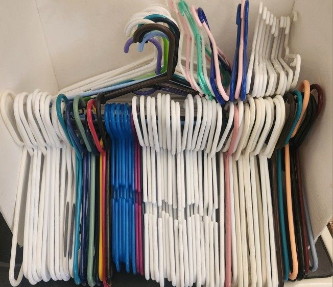 120 Clothes Hangers Total: 100 Adult, 20 Kids