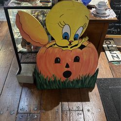 Tweety Bird Painted Halloween Sign