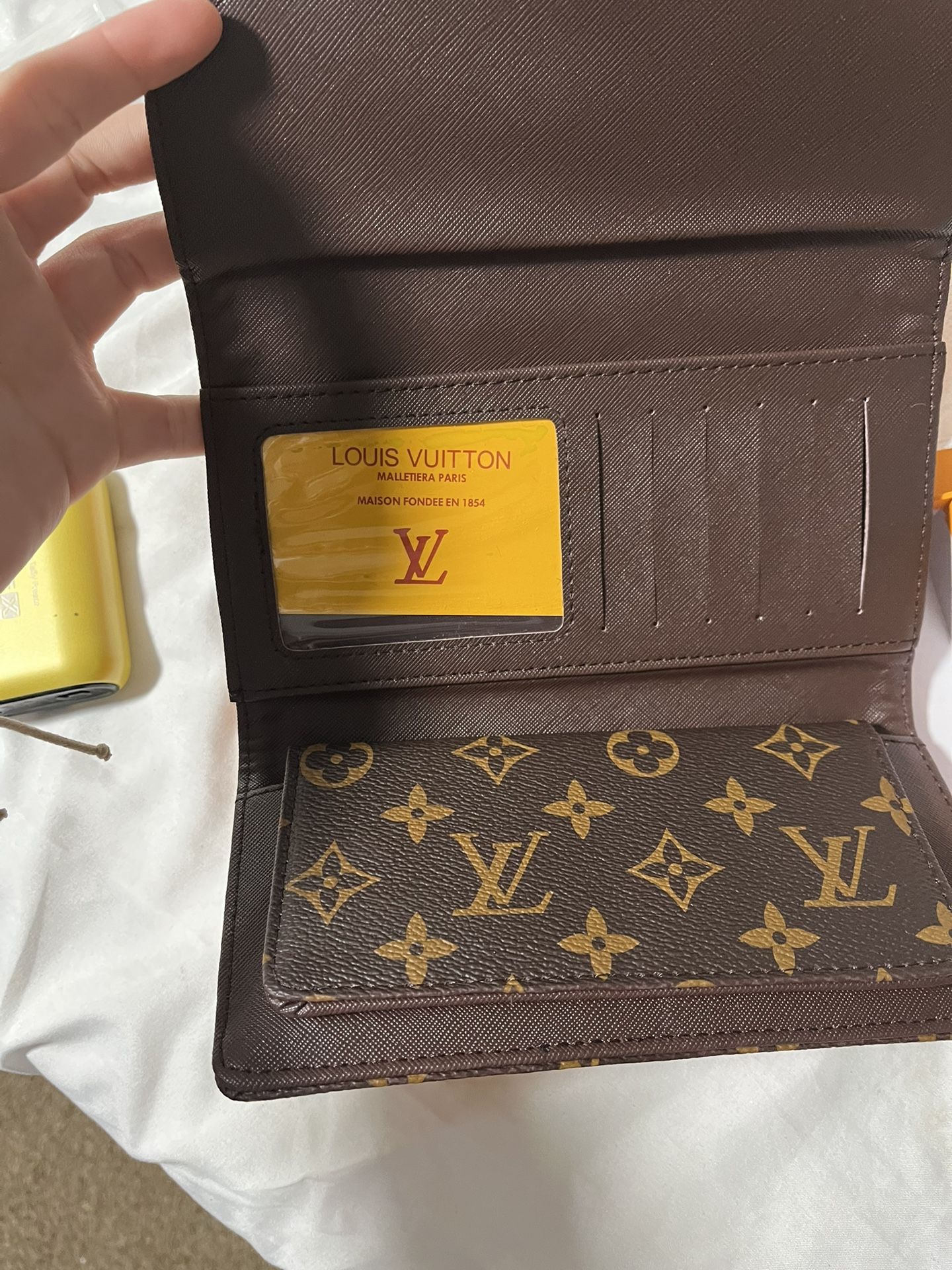 LOUIS VUITTON