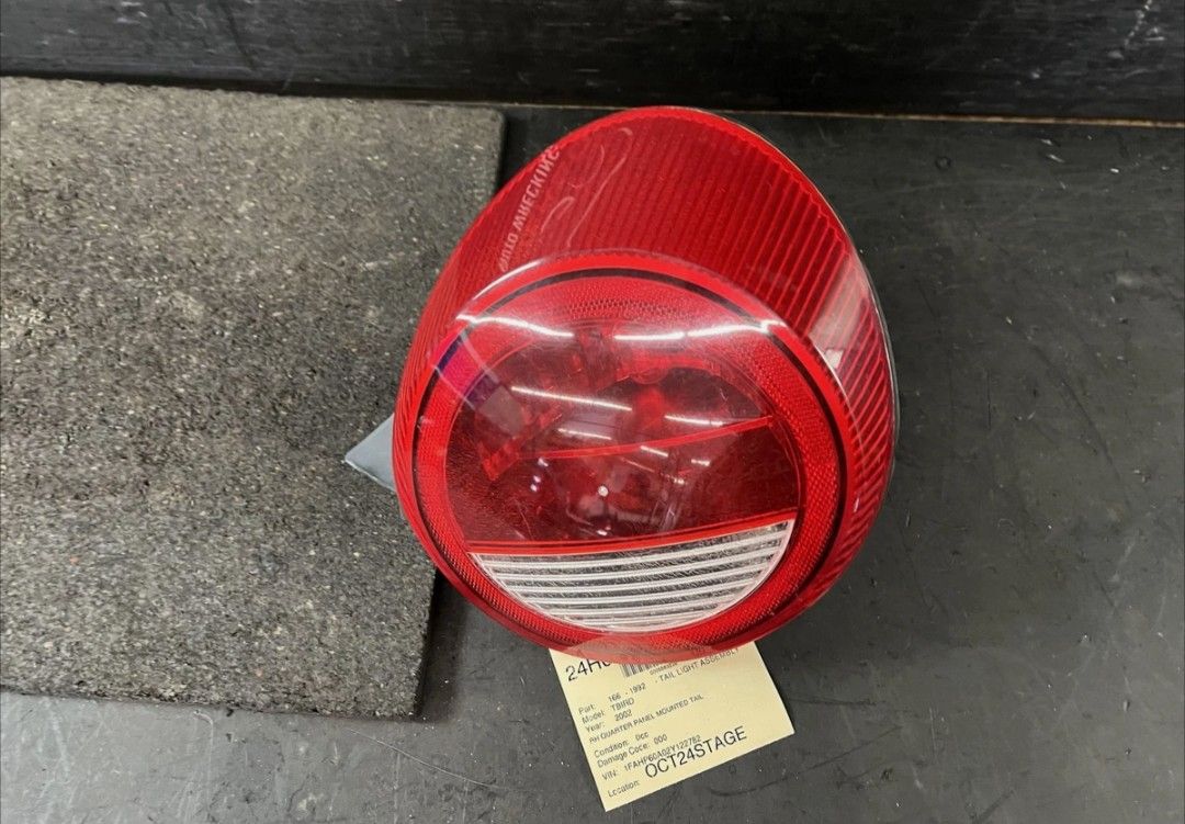 02-05 FORD THUNDERBIRD PASSENGER RIGHT RH QUARTER PANEL MOUNTED TAIL LIGHT LAMP