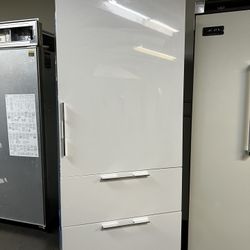 Sub Zero 36”Wide Built In Gloss White Bottom Freezer Refrigerator 