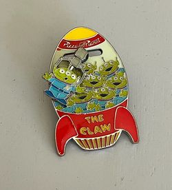 Disney Pixar Toy Story Claw Game Enamel Pin BoxLunch Loungefly Exclusive 3D Alien Slider