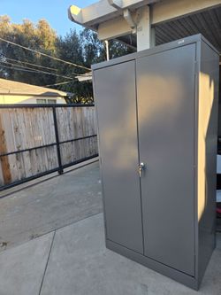 Storage cabinet