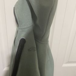 Nike Tech Hoodie (2020 Version Green)