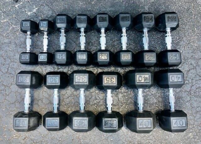 SET OF RUBBER DUMBBELLS : 10s THRU 40s (in 5 lb. Increments) (PAIRS OF : (10s 15s 20s 25s 30s 35s 40s •°• WILL SELL INDIVIDUAL PAIRS •°•