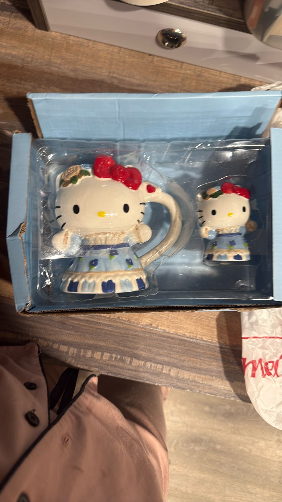 Hello Kitty Mug And figurine