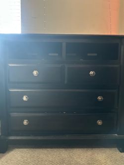 Bedroom chest and dresser