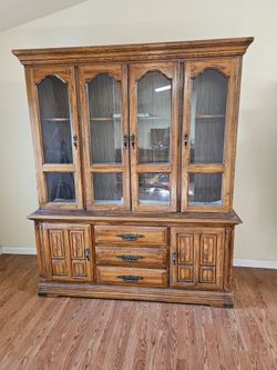 China Cabinet with Hutch