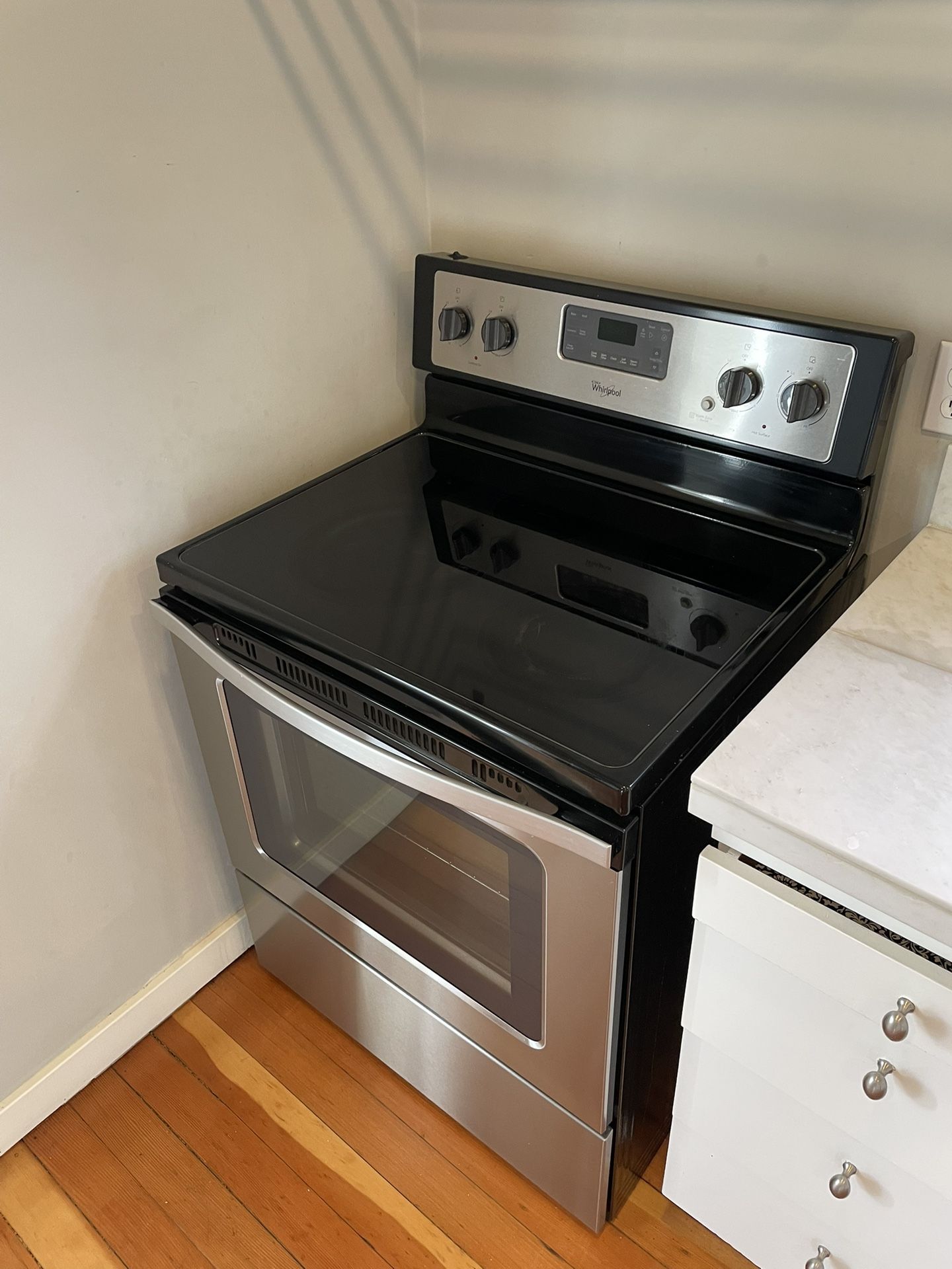 Whirlpool Electric Range & Oven