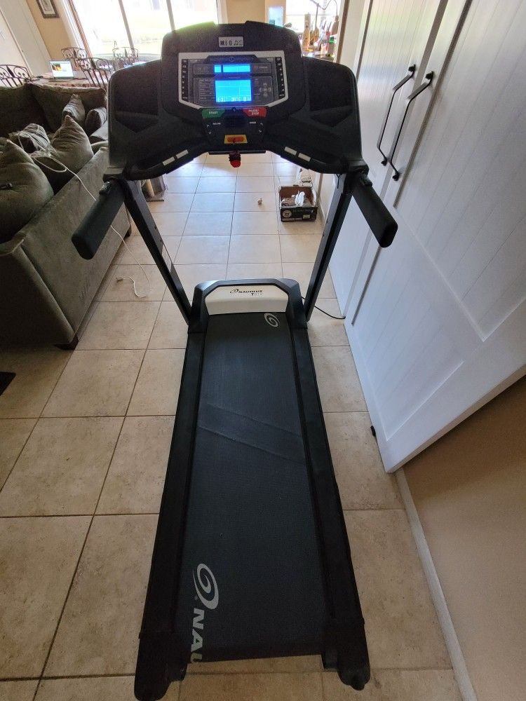 Commercial Grade Nautilus T618 Treadmill (Delivery Available) for Sale in  West Linn, OR - OfferUp