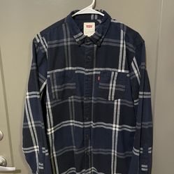  Men's Medium By Levi's flannel button-up shirts, Navy Blue (Pick up🛒 In Bellevue) *Check out my Other Posts 🎁