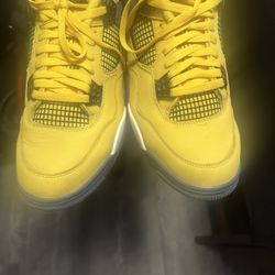 Retro 4 Yellow Jordans