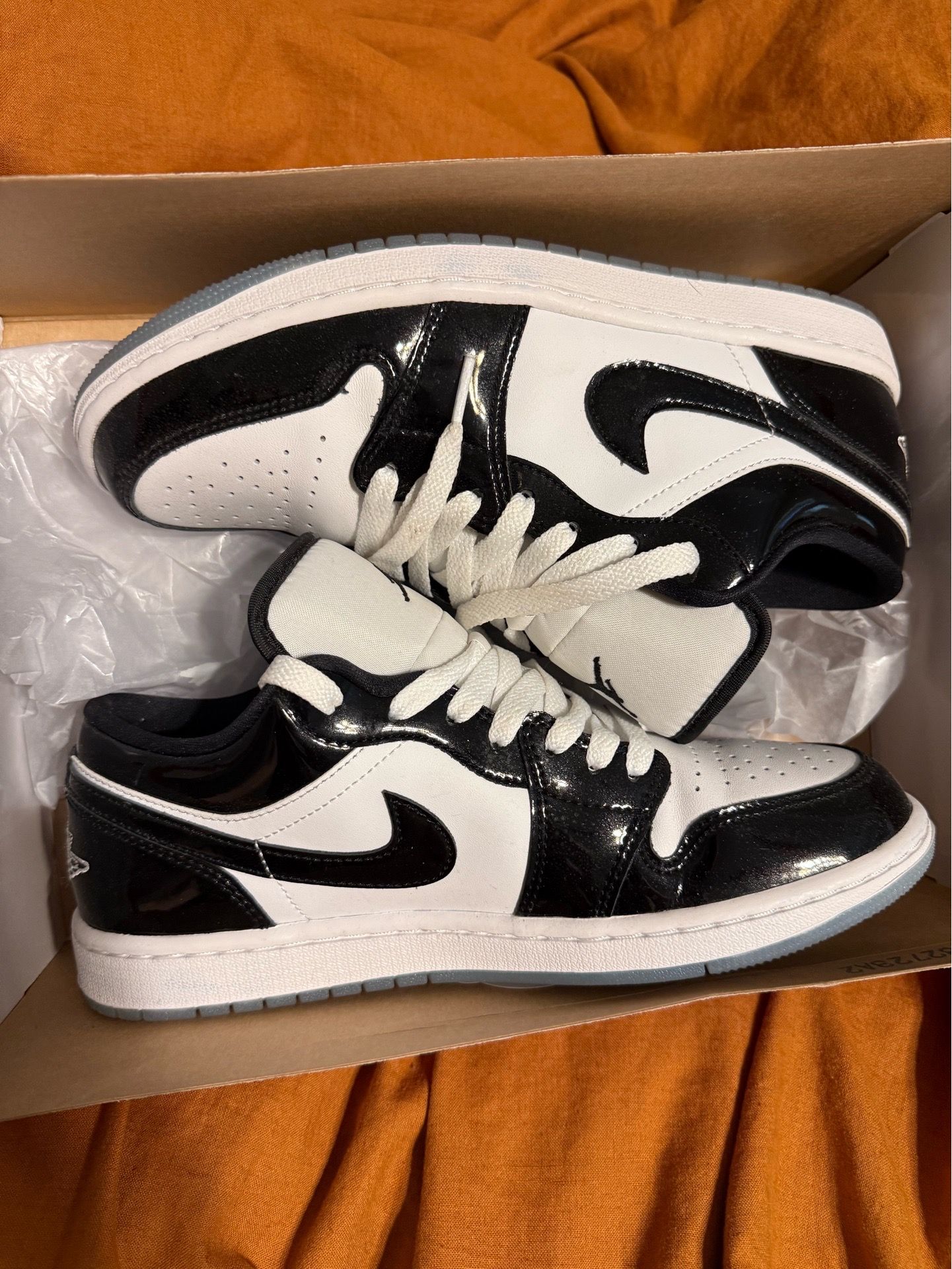NIB- Nike Air Jordan 1 Low in hard to find shiny black