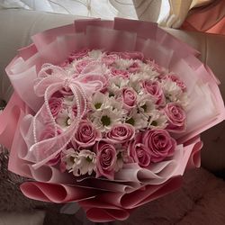 25 Count Bouquet With Daisy’s / Ramo De 25 Rosas Con Daisy's