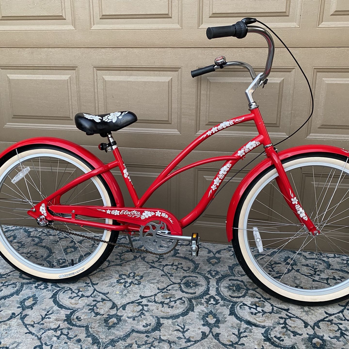 electra bicycle cruiser - 26" Adult - Very Easy to Ride and features disc brakes for incredible stopping power Electra Cruiser Go! Step Over