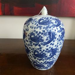 Blue and white porcelain ginger jar with dragon motif