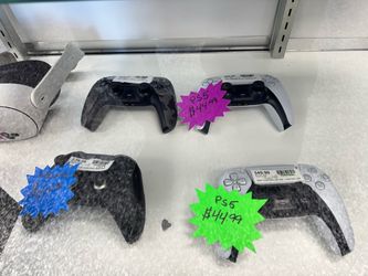 PS5 Controllers and Xbox One Controller