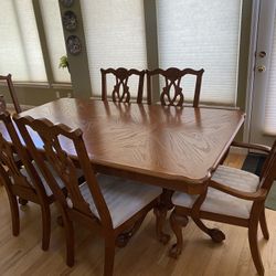 Charming Dining room set With 6 Chairs and one Leaf
