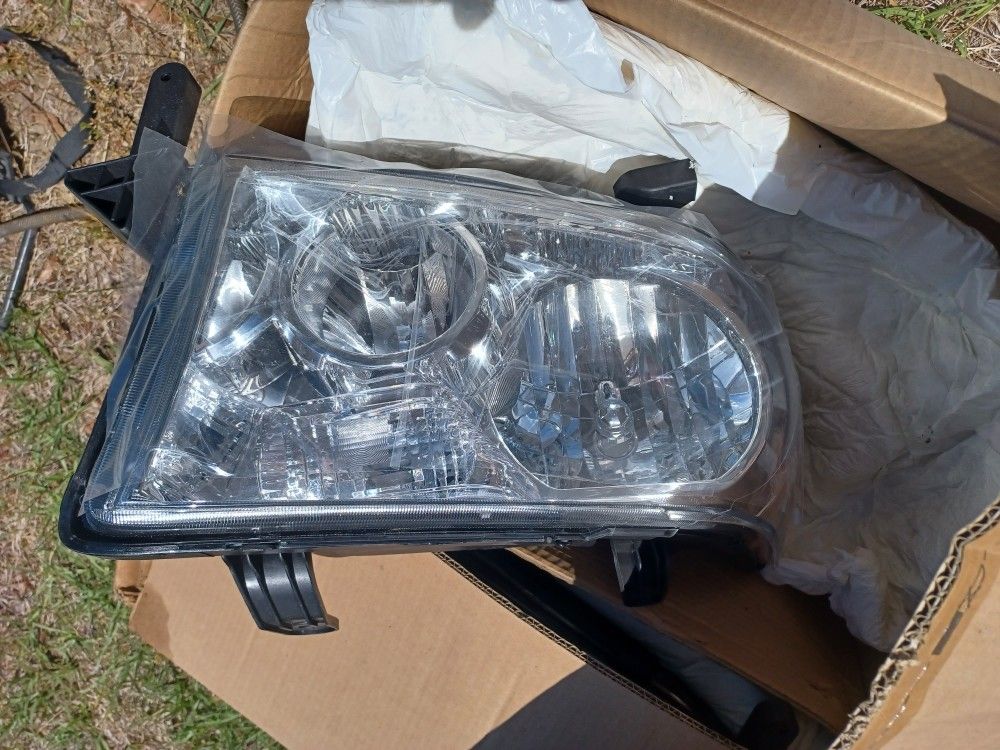 Headlights for 2005 Toyota Tundra