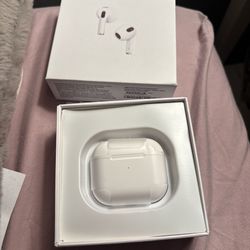 apple airpods brand new 95$ got them for 140 and just don’t need them i got airpod maxes 
