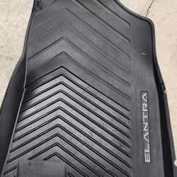 HIUNDAY ELANTRA FLOOR MATS 