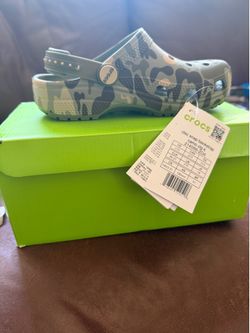 New Crocs Classic Camo Clogs Kids Size C13 – Green Camo – With Box