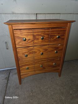 Solid Wood 3-Drawer Chest Dresser